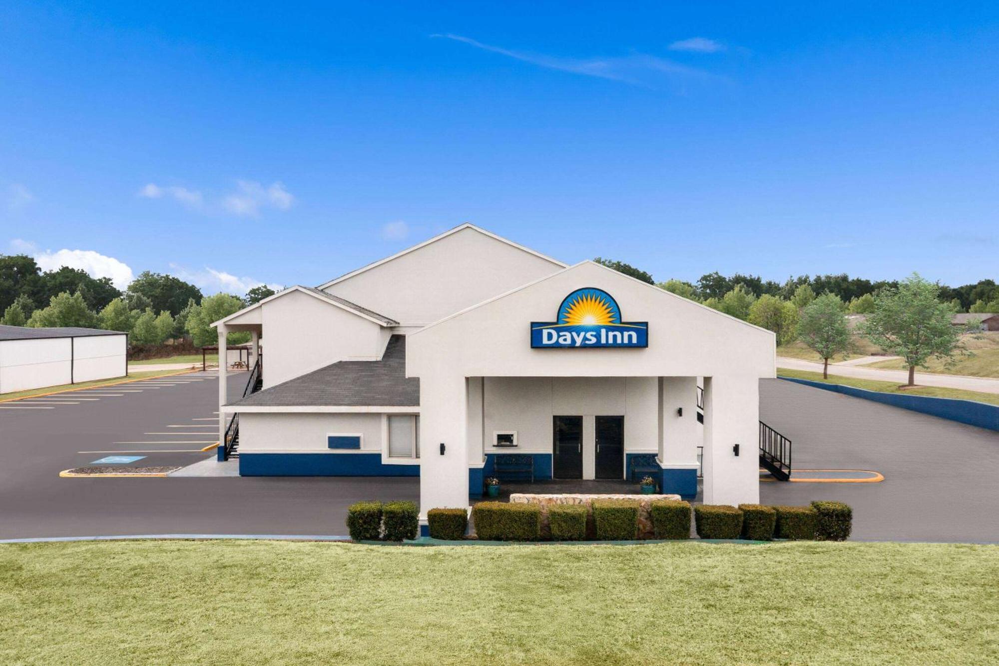 Days Inn By Wyndham Ardmore Bagian luar foto