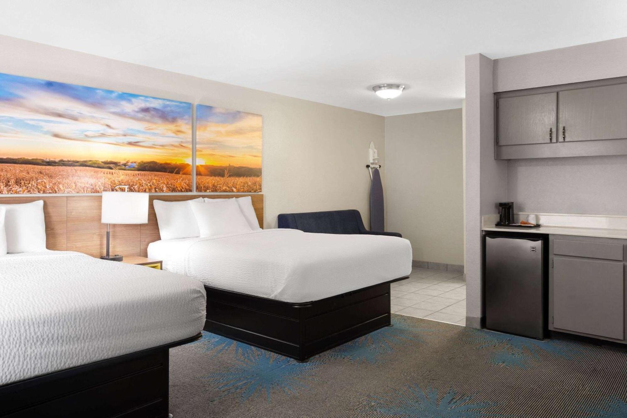 Days Inn By Wyndham Ardmore Bagian luar foto