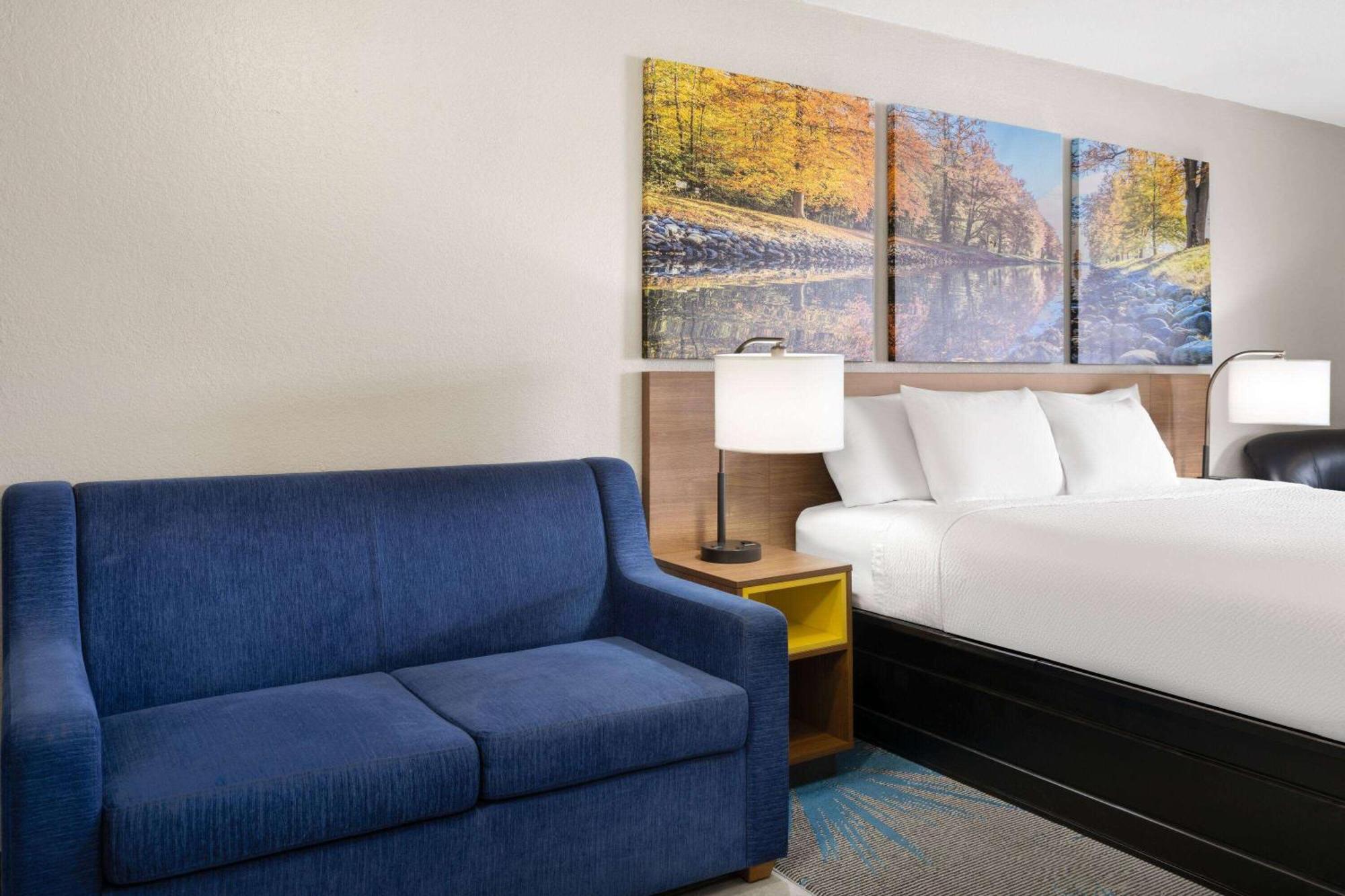 Days Inn By Wyndham Ardmore Bagian luar foto